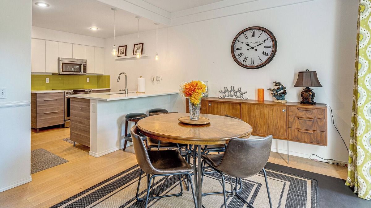 The Wedge House | Modern Home Close to Dtwn Woodinville w/Yard