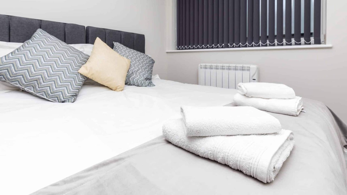 Horsham Apartment | Modern Home from Home Apartment by 247 Lets Horsham