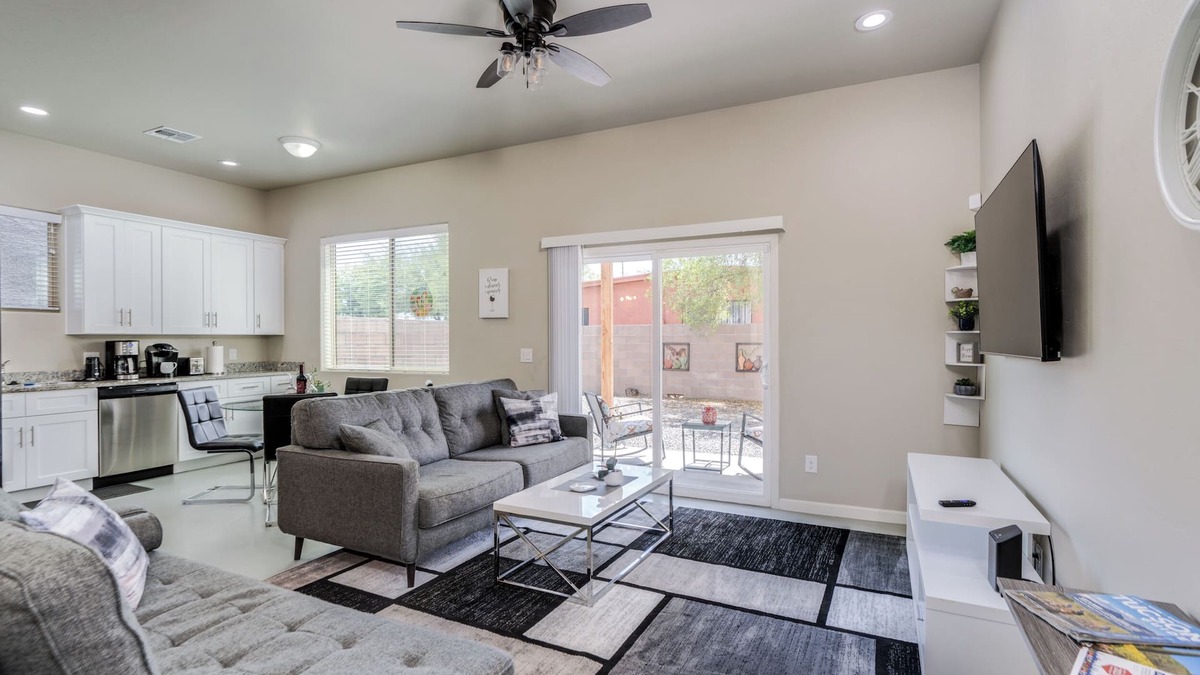 Limberlost House | Modern home, great central location, quiet neighborhood, walk to the Mall!