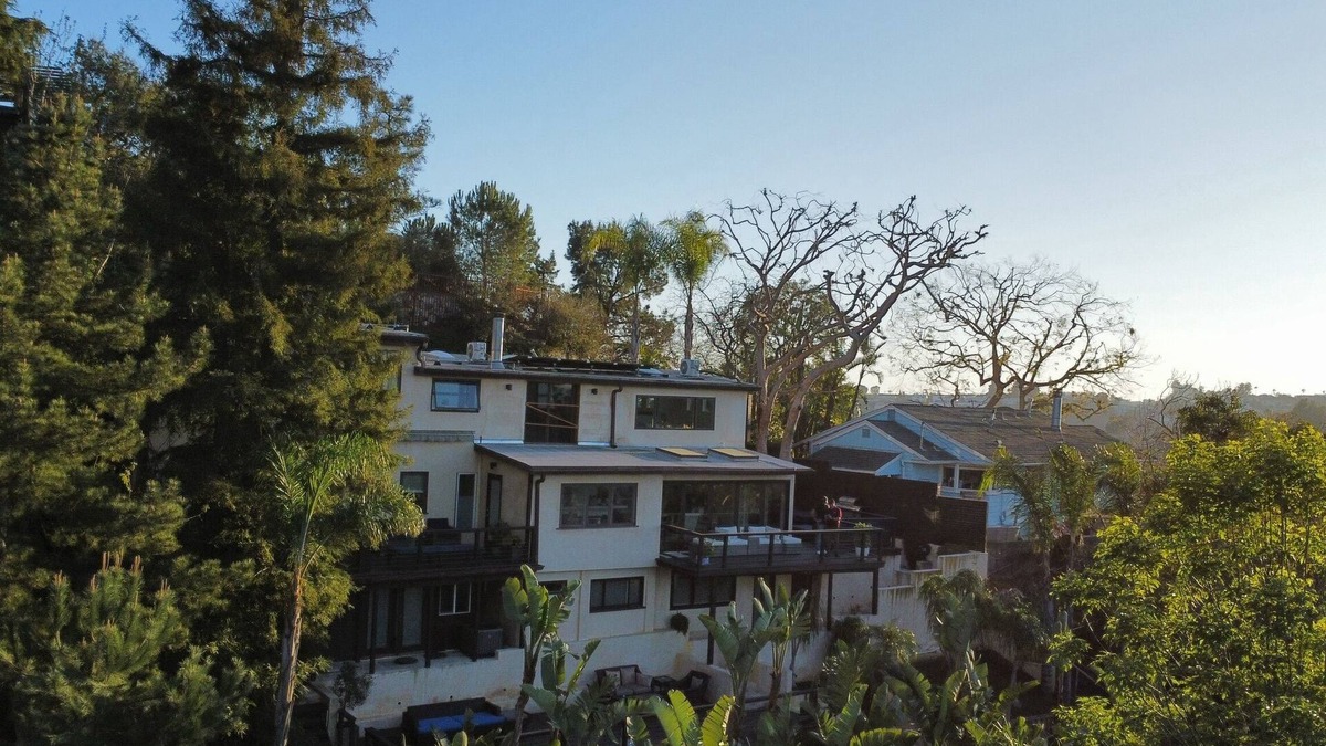 Hollywood Hills House | Modern Home Hollywood Hills, Skyline Views, Private Sauna