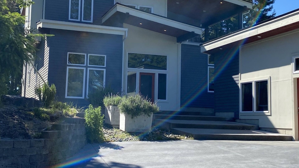Allyn-Grapeview House | Modern Home in Paradise on Puget Sound Private Island with Hot Tub