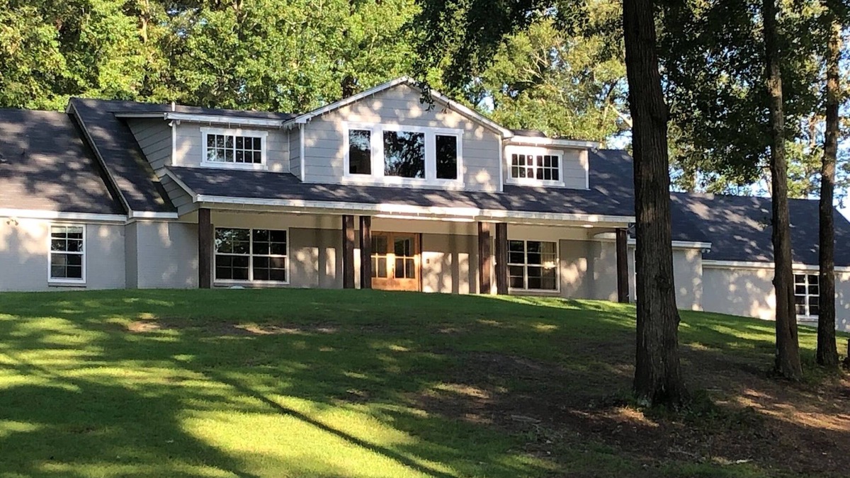 Tougaloo House | Modern Home Luxury on a Country Lake Setting Minutes from Jackson