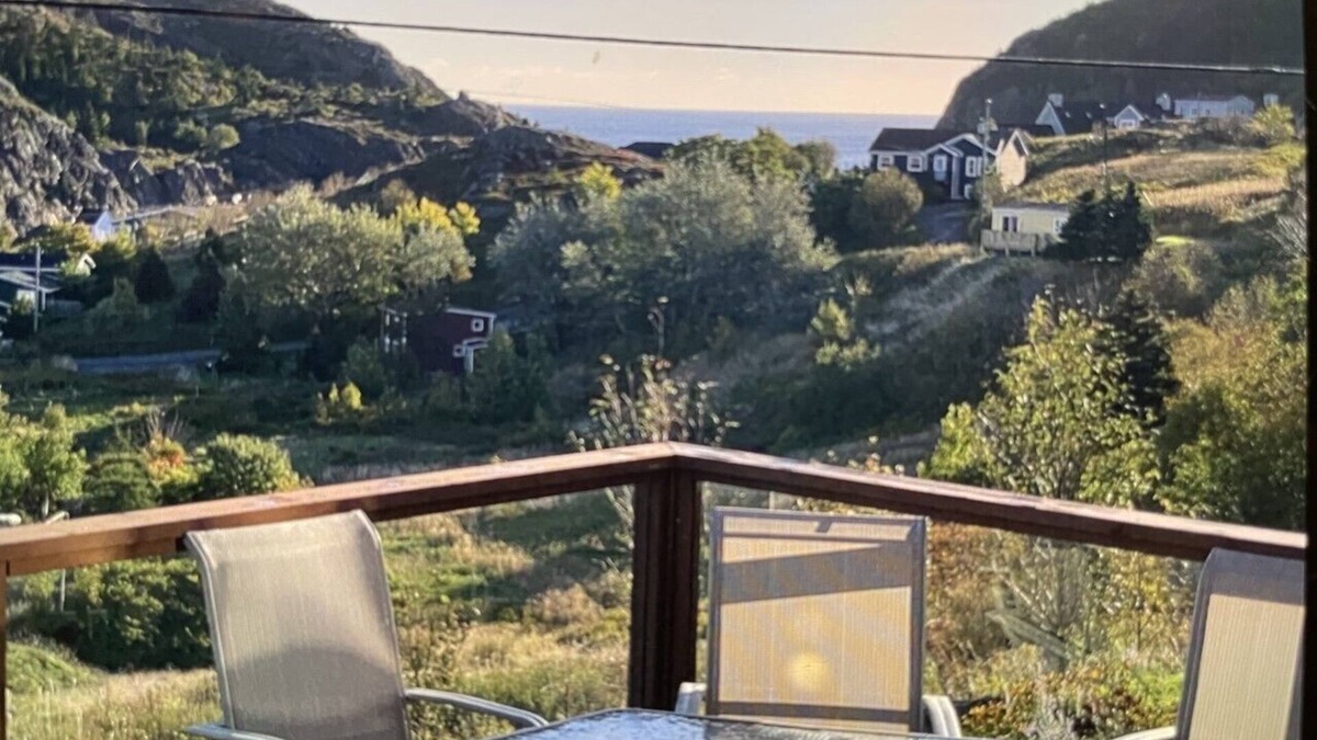 Quidi Vidi House | Modern home on East Coast Trail, stunning ocean view