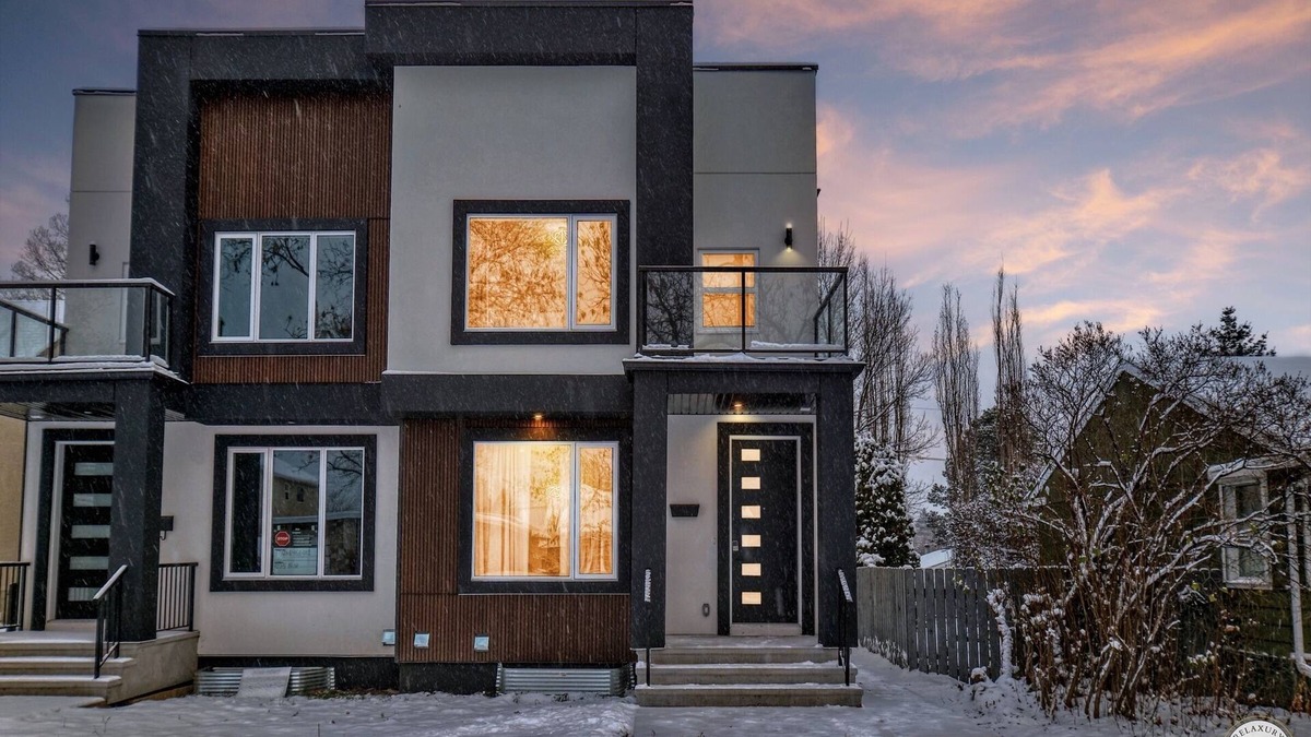 Edmonton House | Modern Home | Seven Minutes from Downtown | Next to Transit