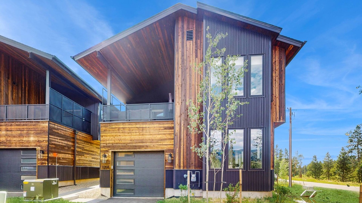 Tabernash House | Modern home w/full kitchen, hot tub, balcony, great views & location