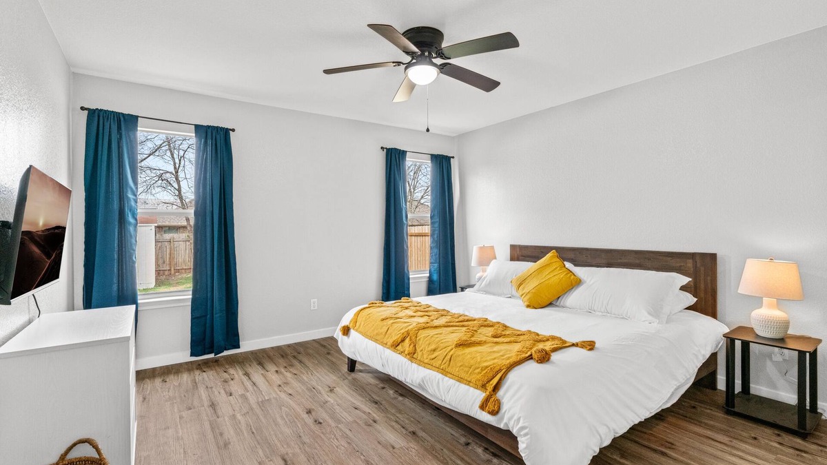 Leander House | Modern home w/garage, big yard, pool 4 mins away!