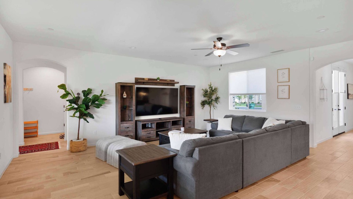 Hanford House | Modern Home w/Large Backyard, Office & EV Charger
