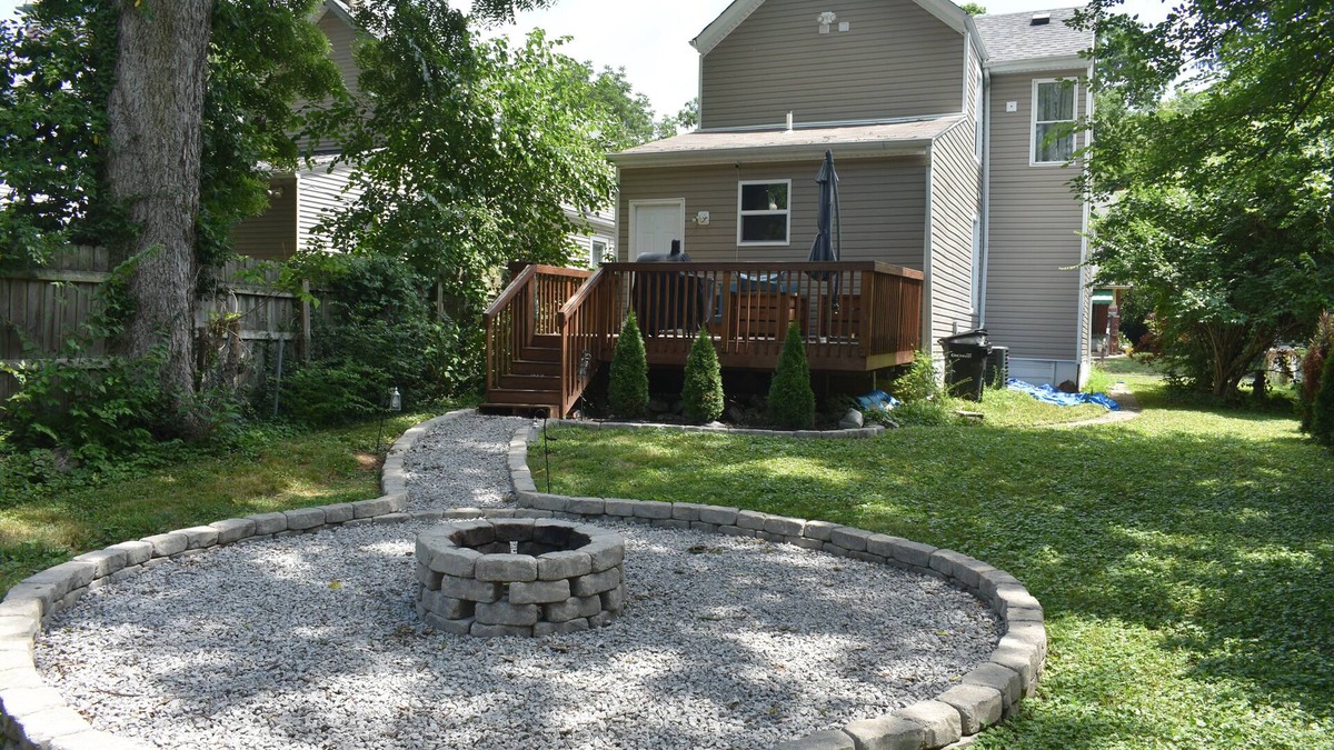 Roselawn Finance House | Modern Home w/Large Fire Pit
