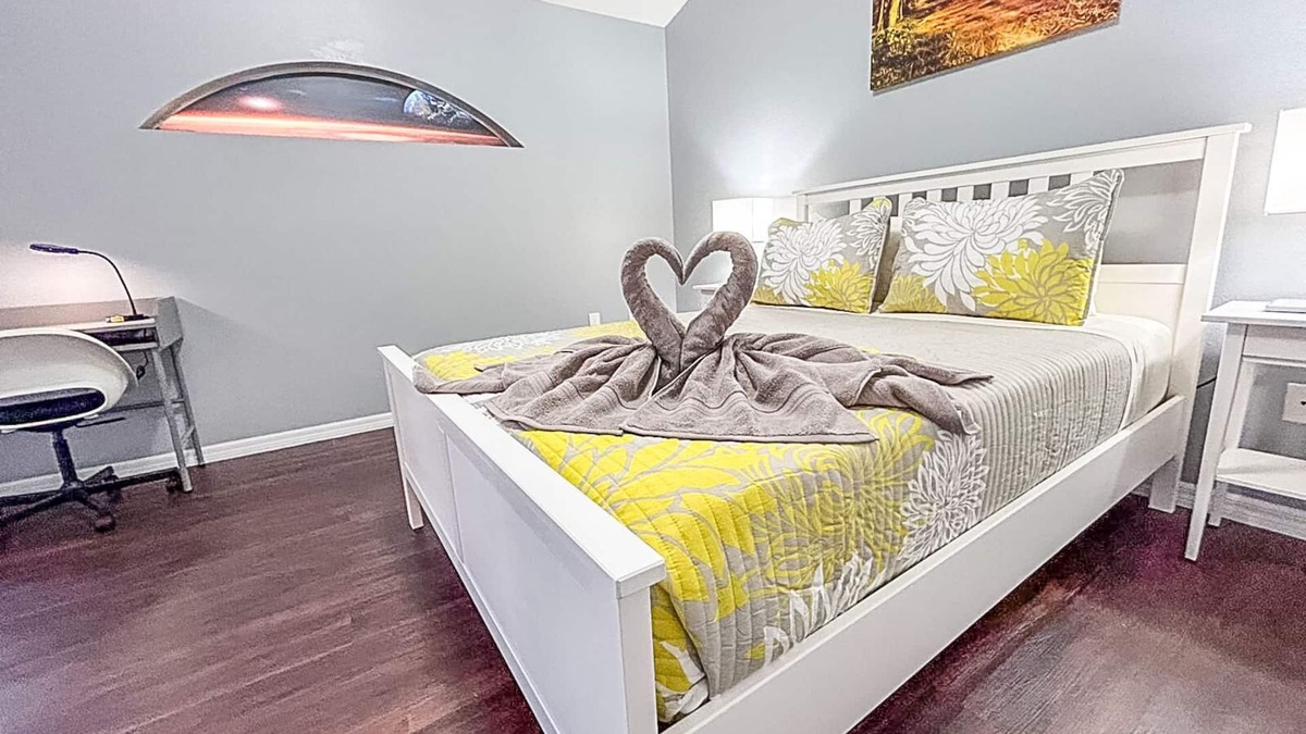 Eagle Pointe South House | Modern Home w/Pool close to Disney Florida theme parks