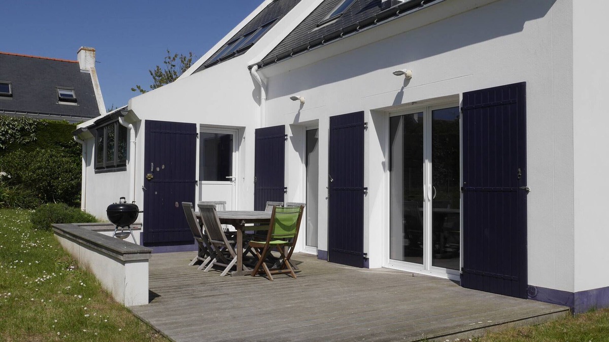 Sauzon House | Modern Home with Garden, Terrace, WiFi, Near Sauzon Center