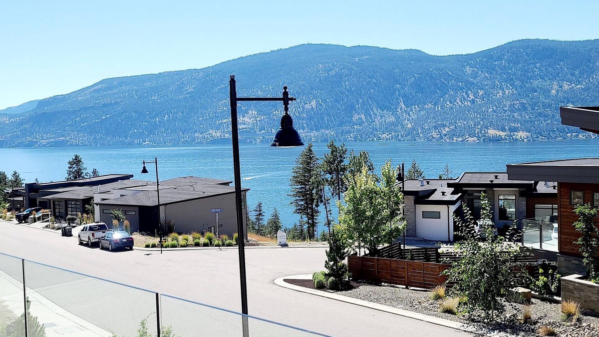McKinley House | ***MODERN HOME WITH PRIVATE LAKE ACCESS AT MCKINLEY BEACH***