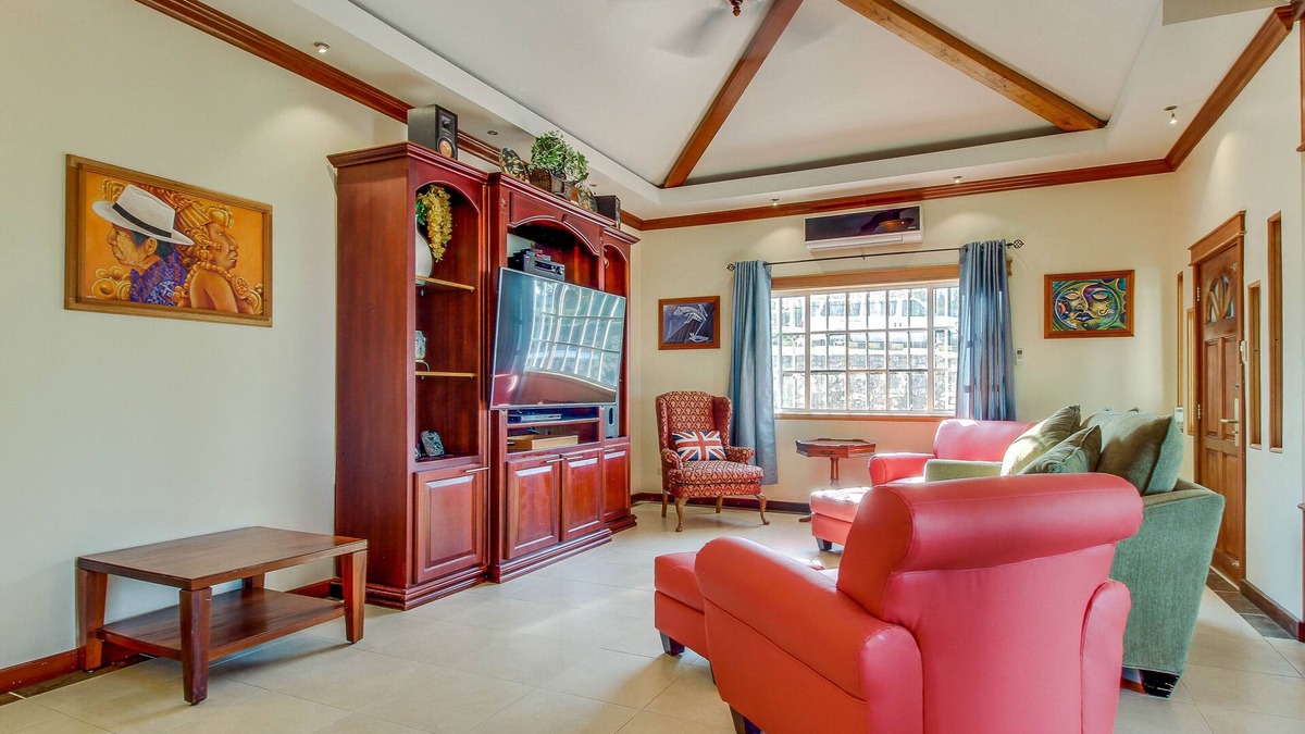 San Ignacio House | Modern Home with Shared Pool, Great Views, WiFi & Central AC - Ideal for Day Trips