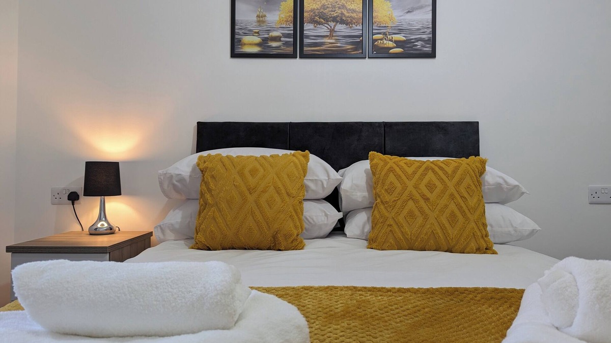Burnley House | Modern House - 4 Bedrooms - Familyfriendly