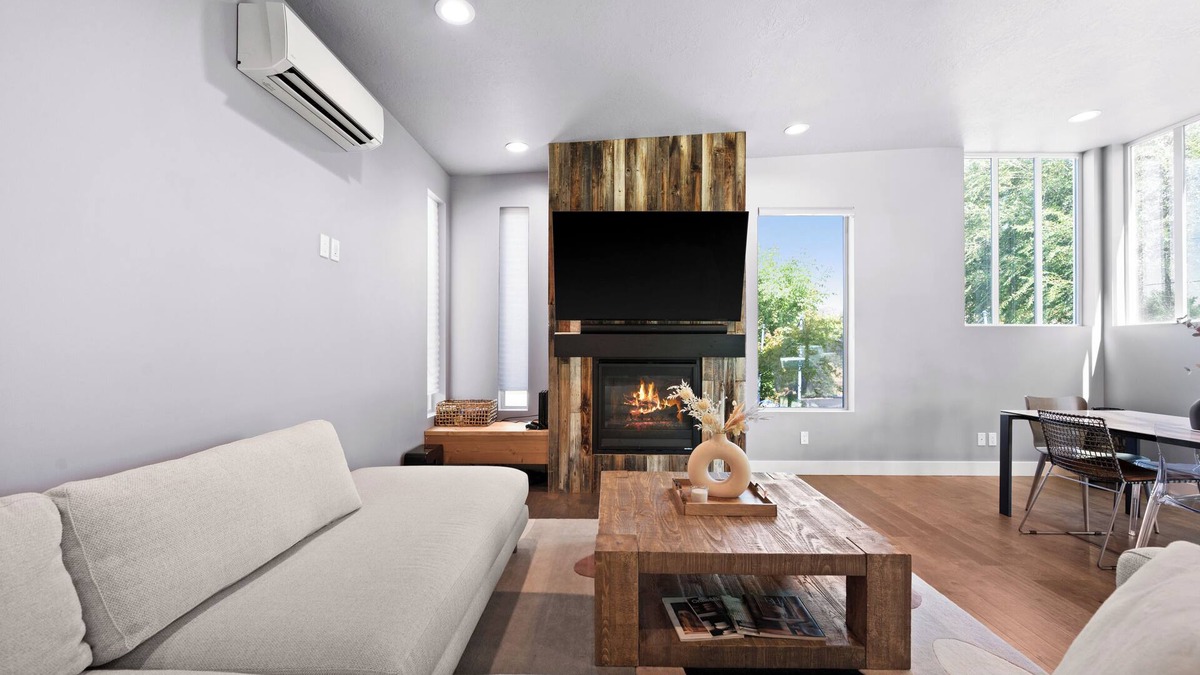 Millcreek House | Modern House, Fully Fenced, Private Balcony, Fire Pit, Close to Ski Resorts