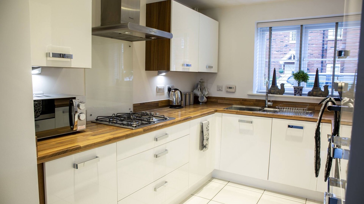 Frampton on Severn House | Modern House in Stratford Upon Avon With Private Parking Free Wifi Netflix