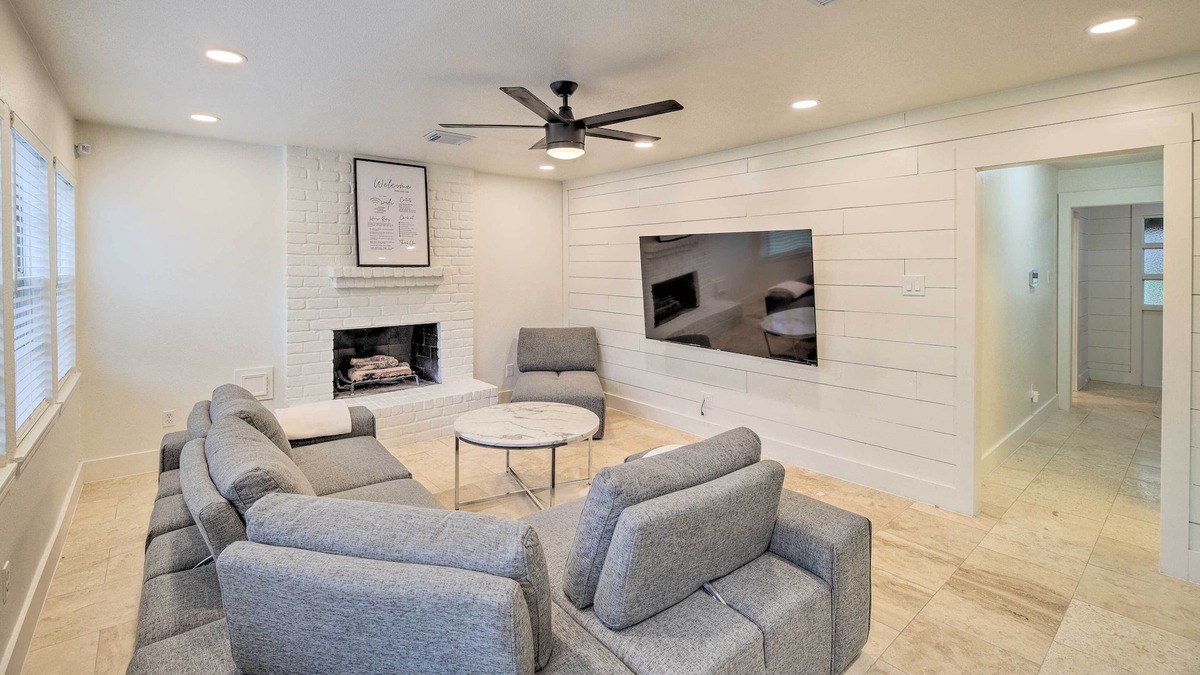 Quail Valley House | Modern House w/ Fireplace, Walk to Fishing!