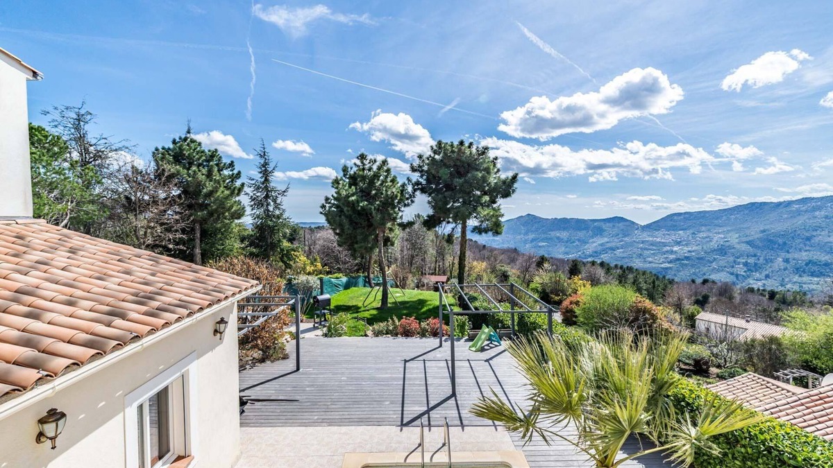 Berre-des-Alpes House | Modern house with exceptional view