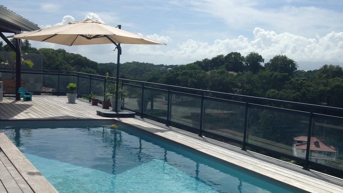 Les Abymes House | Modern house with swimming pool!