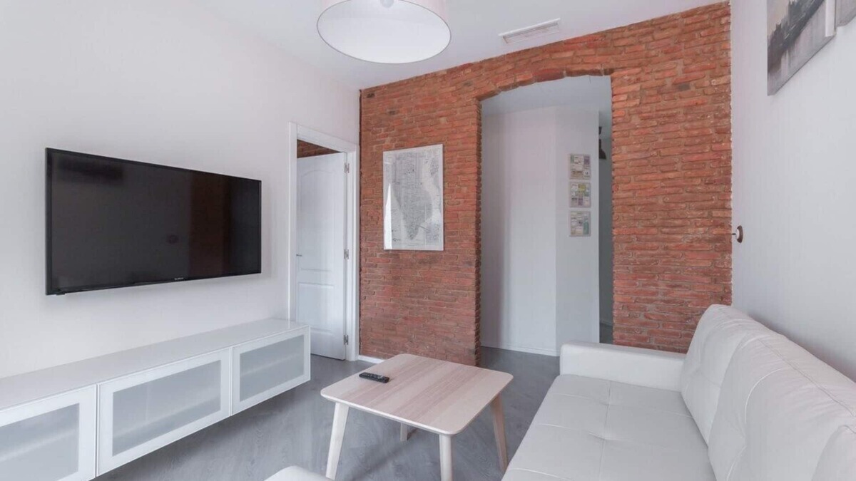 Puerta del Angel Apartment | Modern Industrial Style Apartment