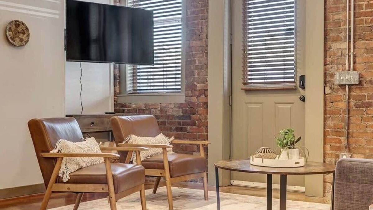 Springfield House | Modern, Insta-Worthy 2B Townhome in Springfield!