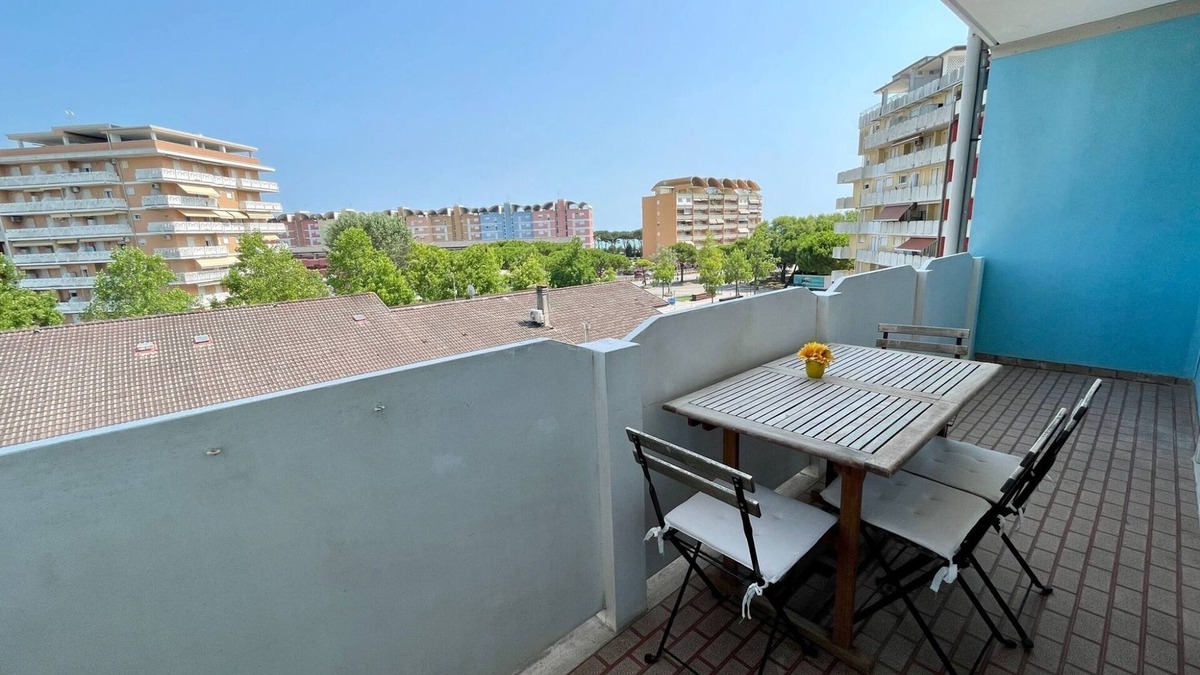 Porto Santa Margherita Apartment | Modern apartment with balcony