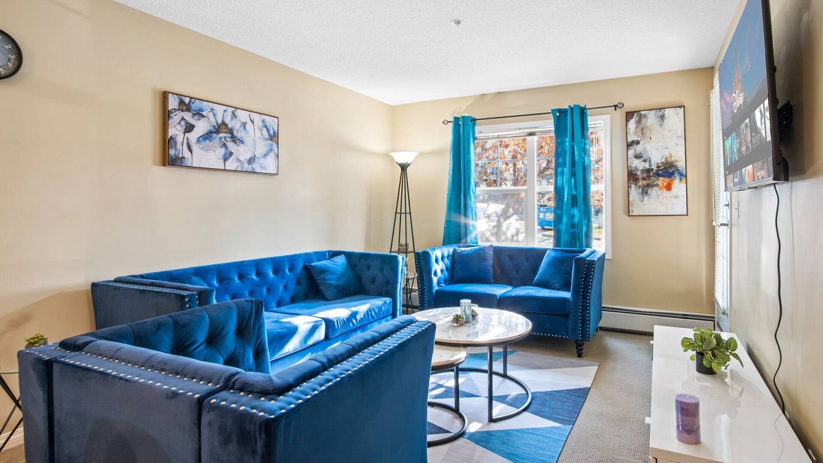 Southwest Edmonton Condo | Modern King Bed Suite W/Dsy,Wifi,UGPrkg Enjoy
