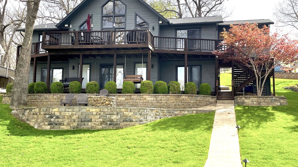 Gravois Mills House | Modern lake home steps from calm water in a quiet cove.