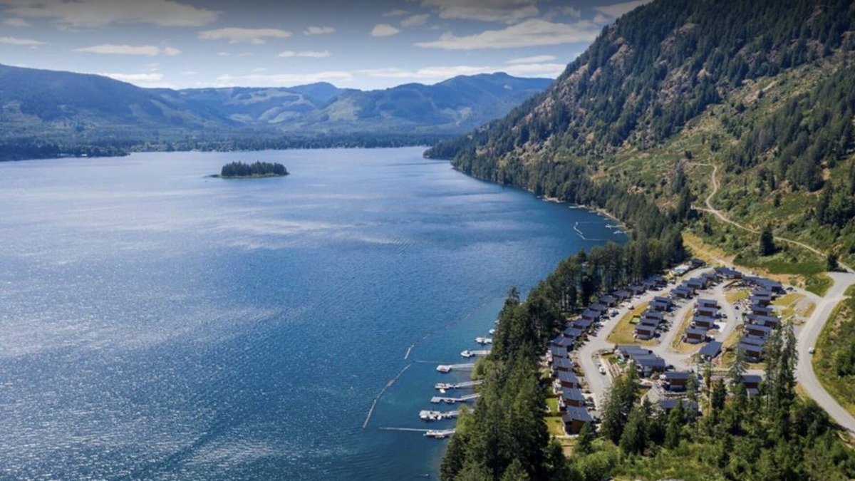 Youbou Cottage | Modern, Lakefront Resort Style Suite-1st Class Location, Resort & Cottage suite.