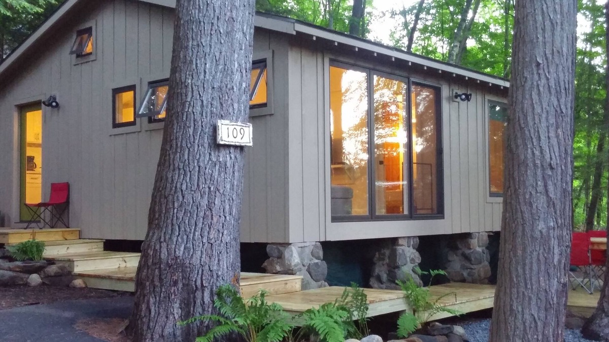 Bolton Landing Cabin | Modern Lakeside Cabin - 2 Kayaks, 2 SUPS, perfect lake stay