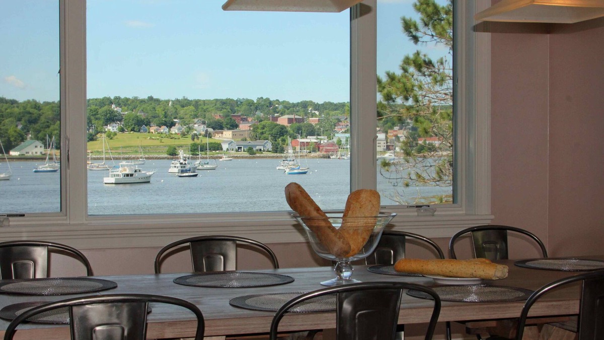 Belfast House | Modern & Large Oceanfront Home Close To Downtown And Amenities