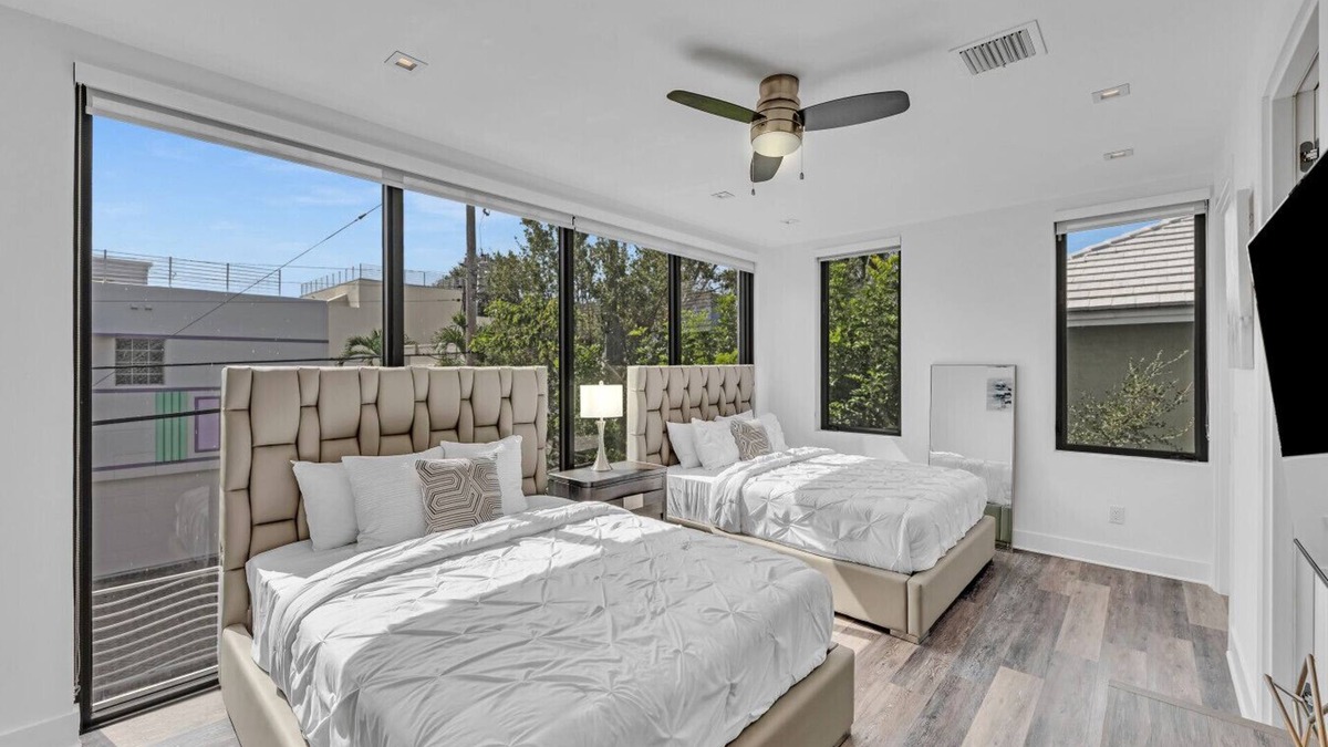 Colee Hammock House | Modern Las Olas Masterpiece, Steps from Las Olas