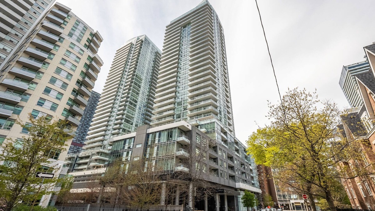 Yonge-Eglinton Apartment | Modern Lillian Street Condos Midtown Toronto