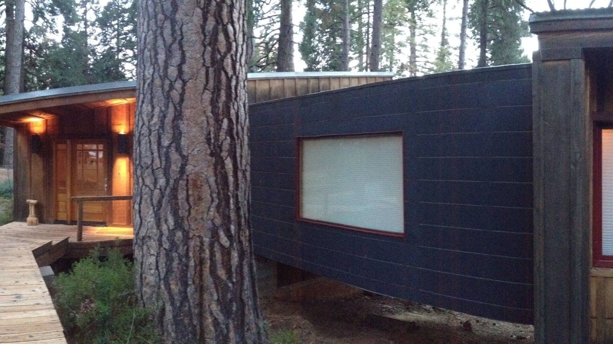 Nevada City House | Modern lives in historical setting
