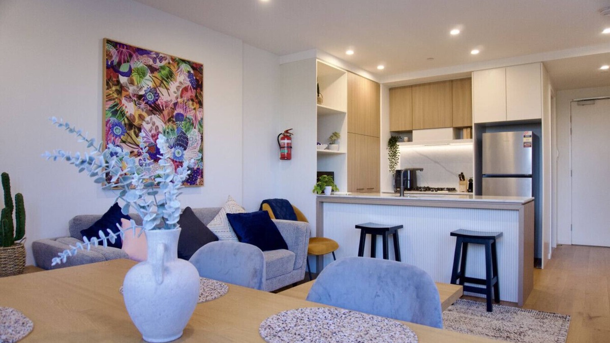 Heidelberg Heights Apartment | Modern Living - 2BR 2Bath Stay
