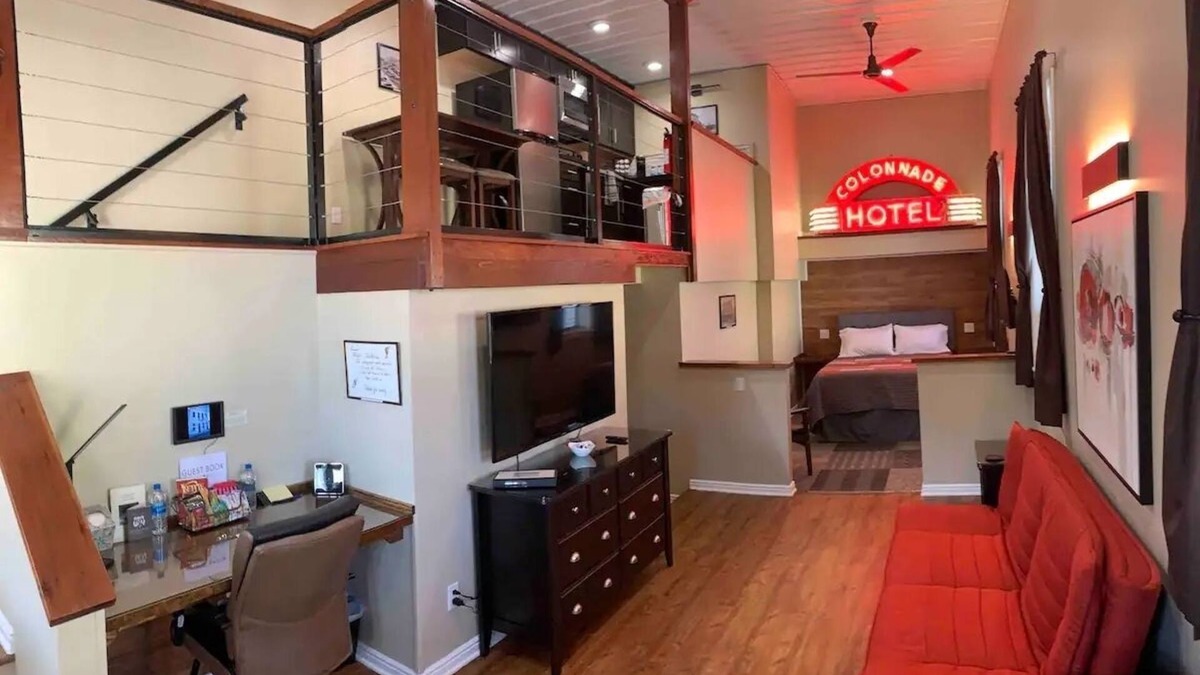 Eureka Apartment | Modern Loft @ historic Colonnade Hotel