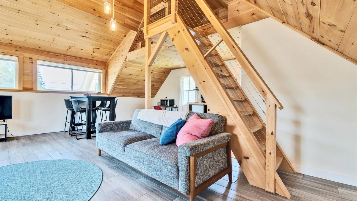 Martinsville Apartment | Modern Loft with a timeless Ocean View