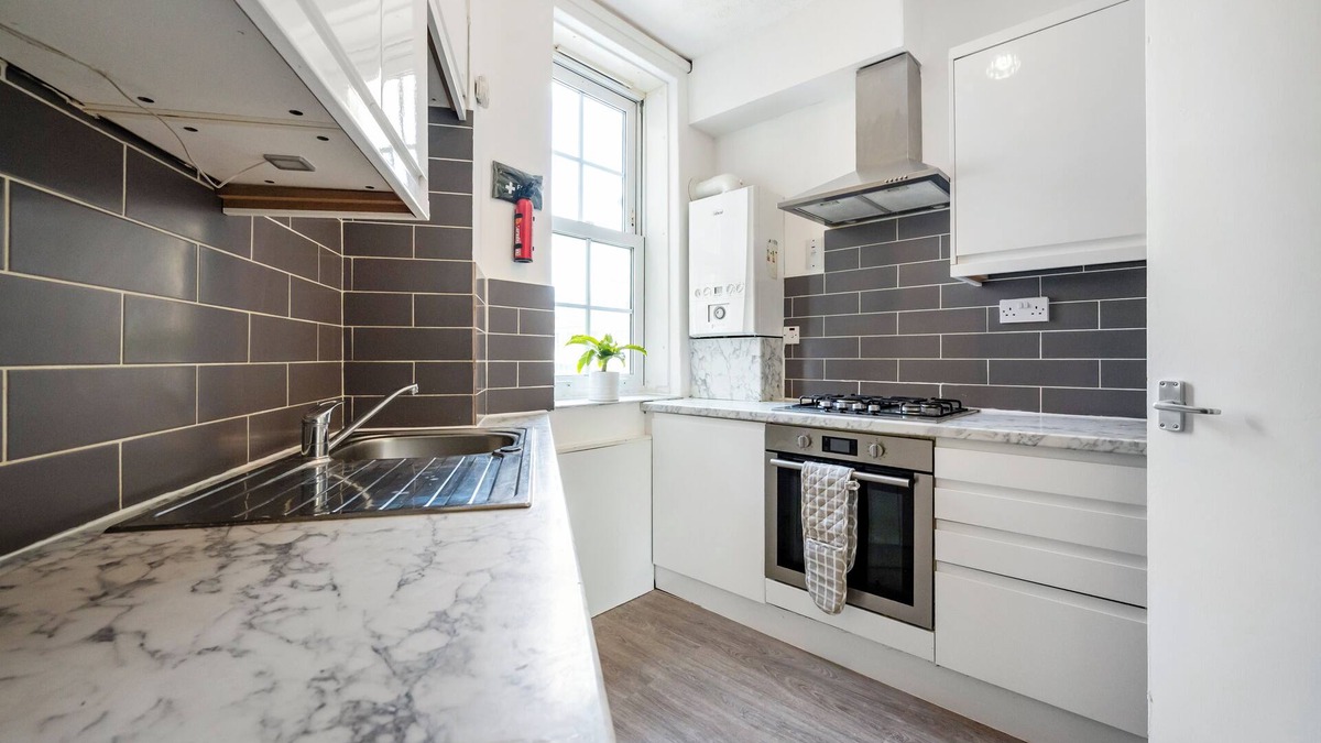 Golborne Apartment | Modern London stay near Nothing Hill