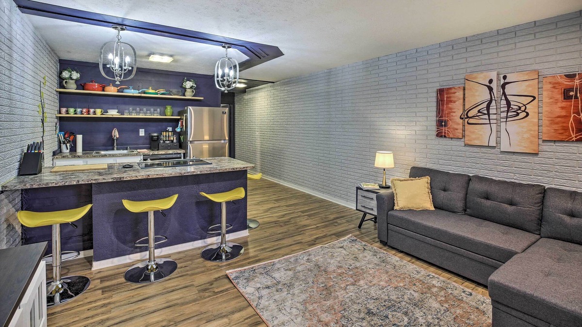 St. Matthews Condo | Modern Louisville Condo ~ 8 Mi from Downtown!