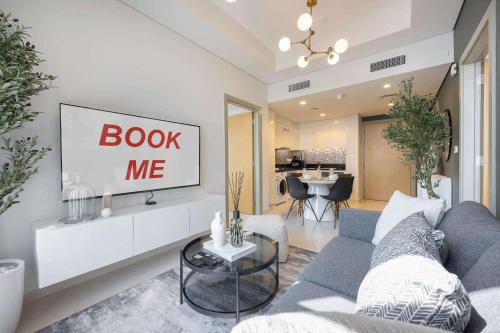 Sheikh Zayed Road Apartment | Modern Luxe 2BR in Business Bay