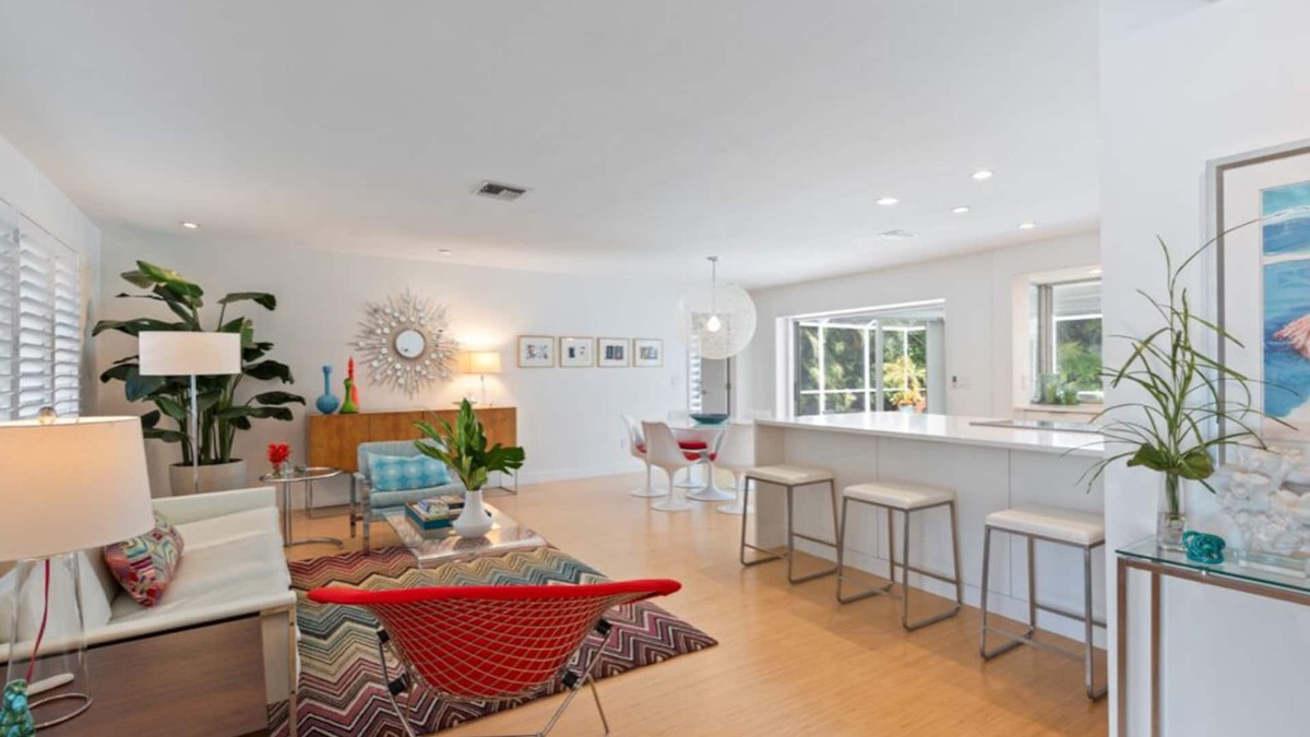 Park Shore House | Modern, Luxurious Villa in Park Shore w/Private Beach Access & Heated Pool