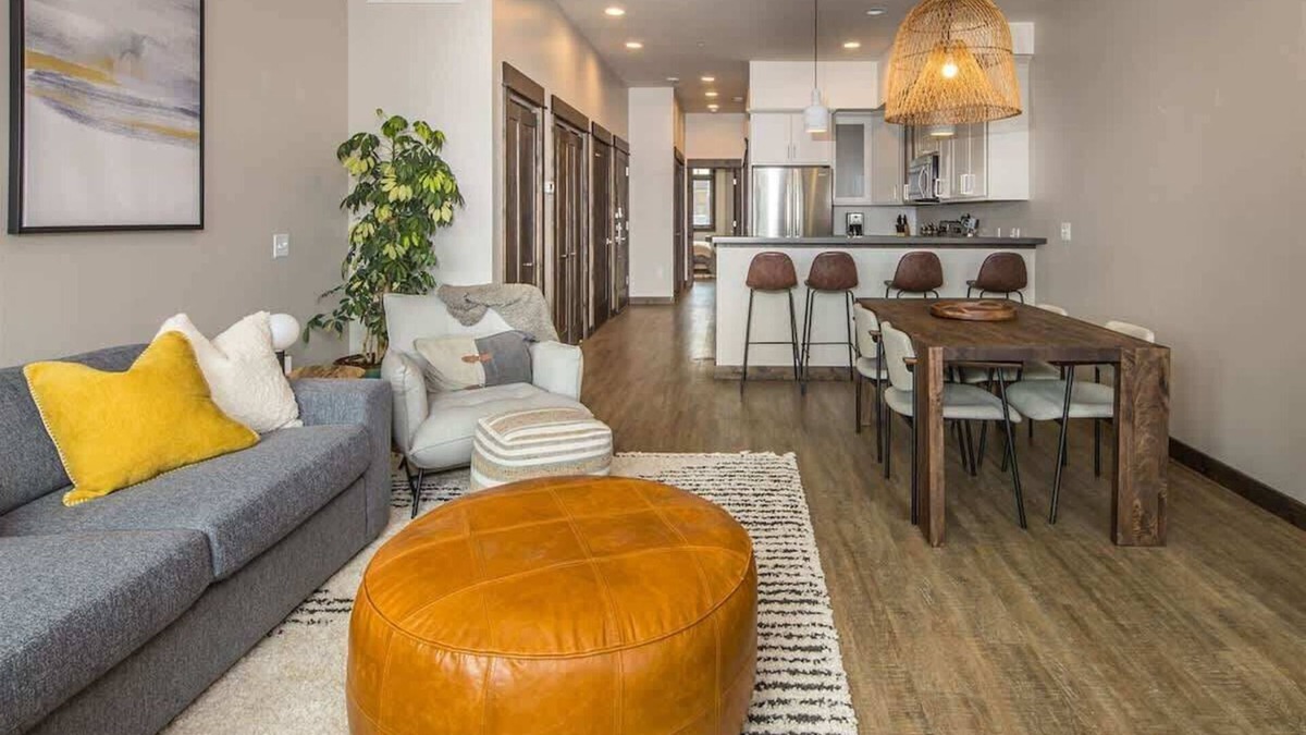 Big Sky Apartment | Modern Luxury 1 Bedroom Condo Big Sky Town Center