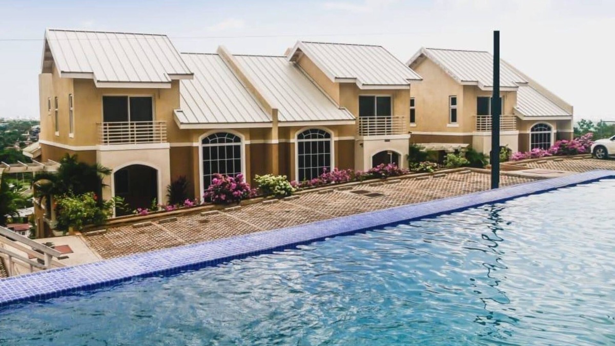 Saint Andrew Apartment | MODERN LUXURY 1BR/1BA/COZY/VIEWS OF KINGSTON