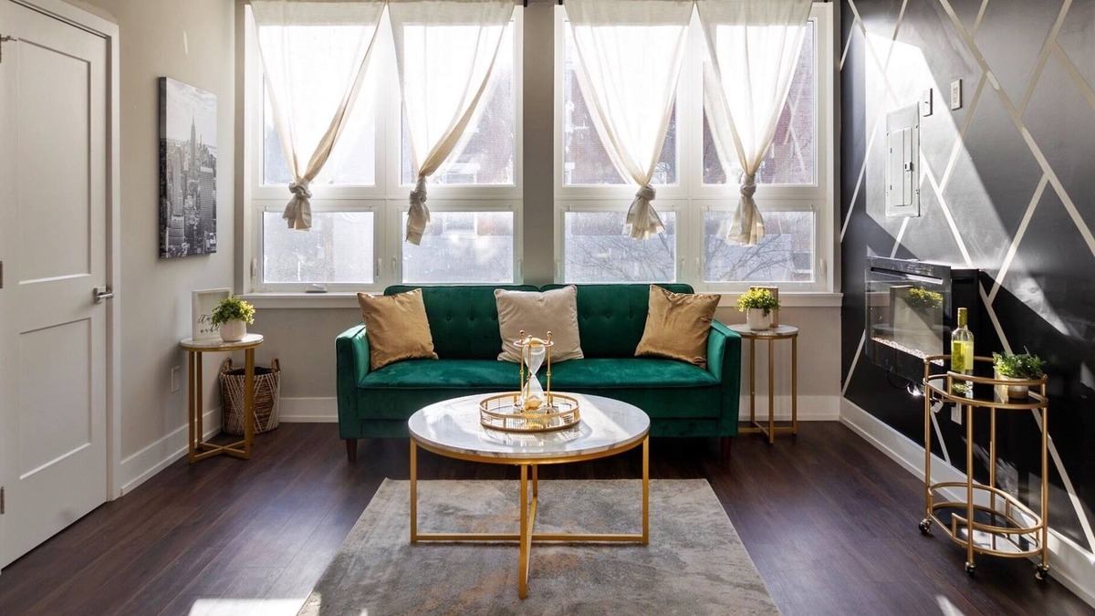 West Poplar Apartment | Modern Luxury 2 Bedroom Apartment with Private Full Rooftop Access