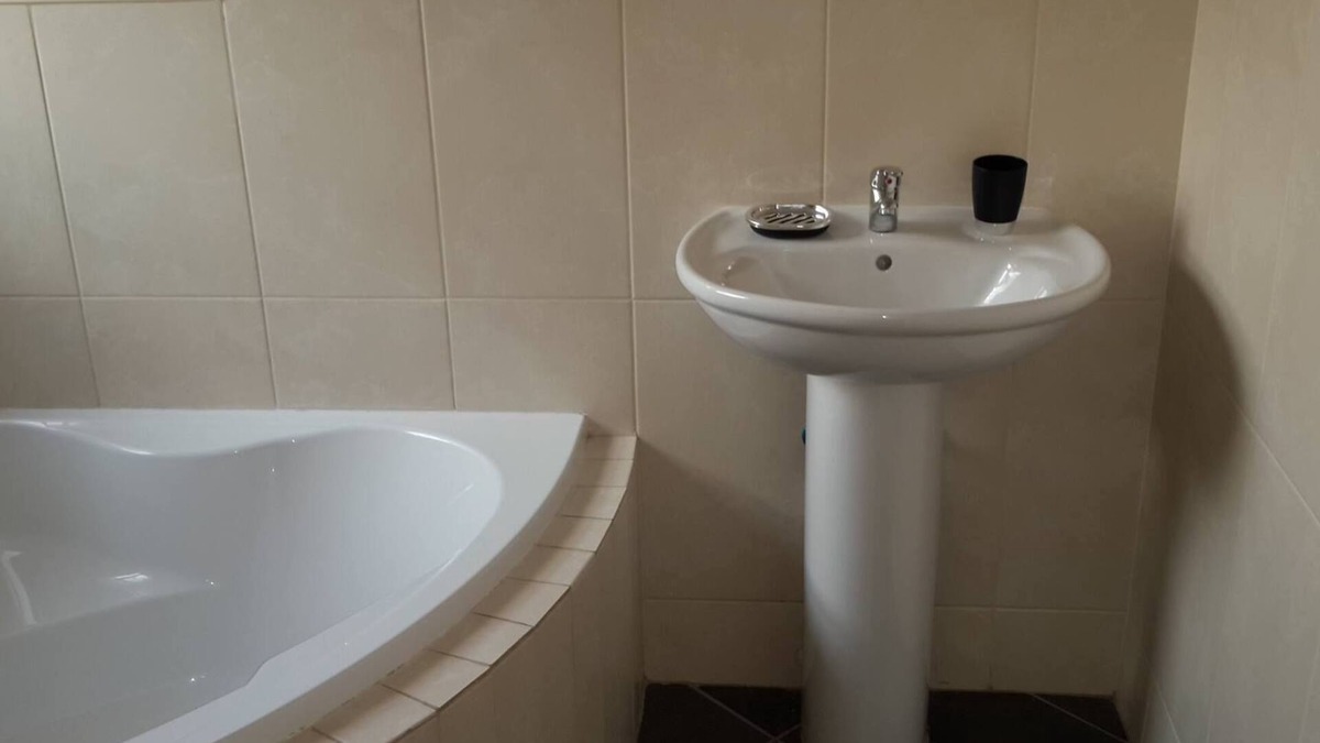 Germiston Apartment | Modern, Luxury Apartment with DSTV, Pool and 24 Security