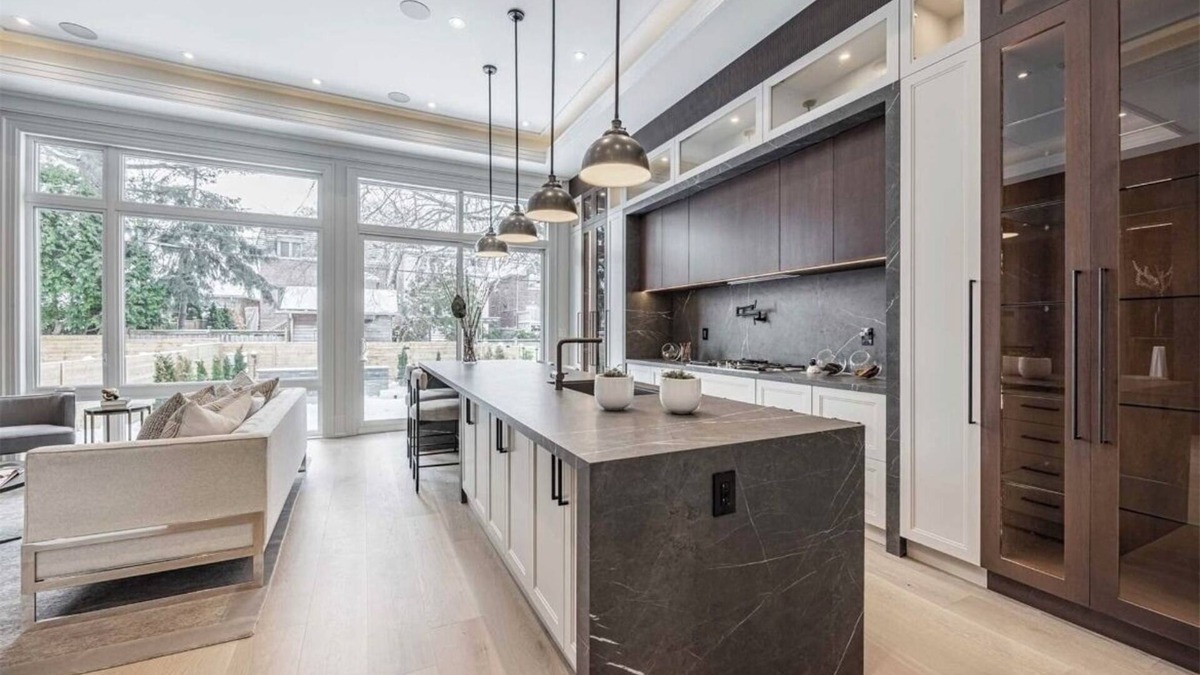 East York House | Modern luxury awaits in convenient Toronto location