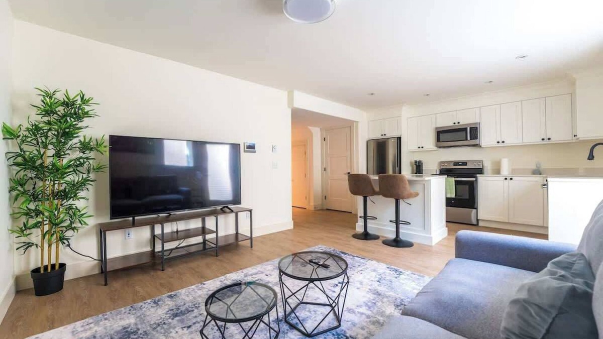 Willoughby House | Modern Luxury Suite in Langley