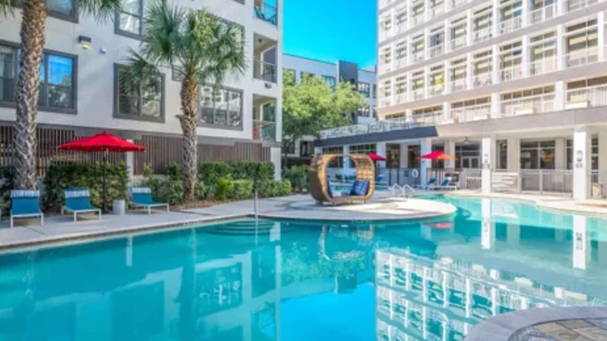 Braeburn Apartment | Modern Luxury Downtown Houston Condo -Stylish Stay in the Heart of the City