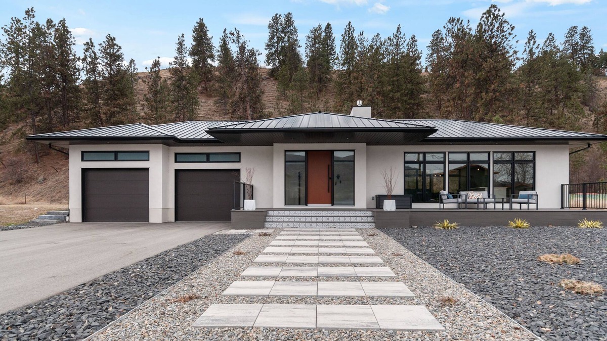 Okanagan-Similkameen House | Modern luxury family bungalow with direct access to Skaha Lake in Kaleden.