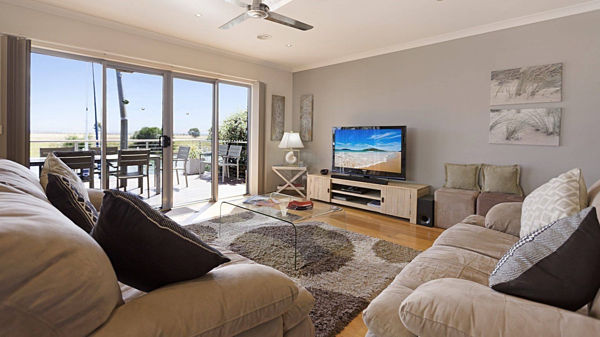 Paynesville House | Modern luxury holiday property on the canals with stunning views