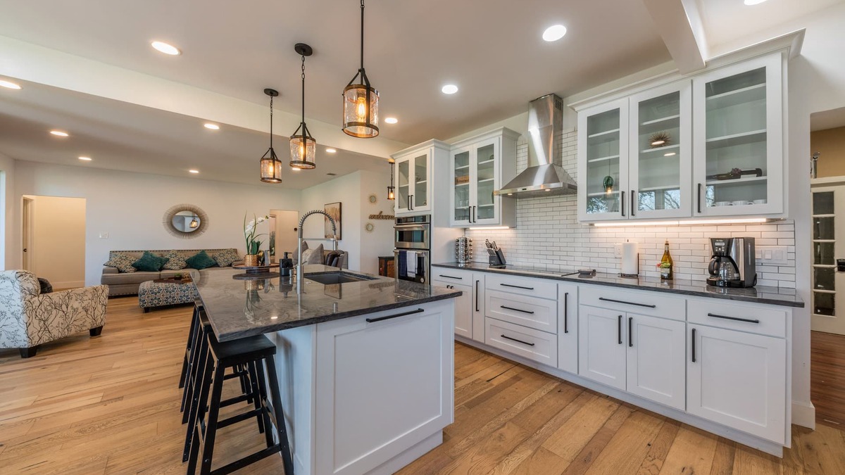 Hutto House | Modern luxury home - on 1/2 acre near Kalahari